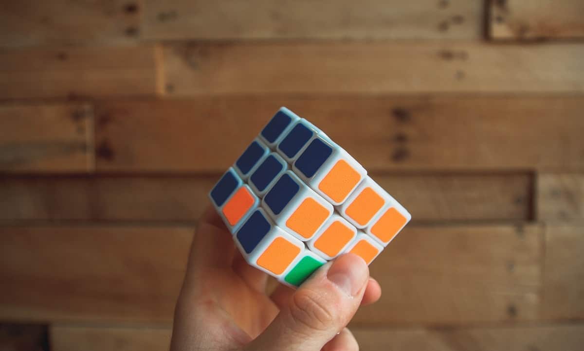 neonbrand-635850-unsplash-min